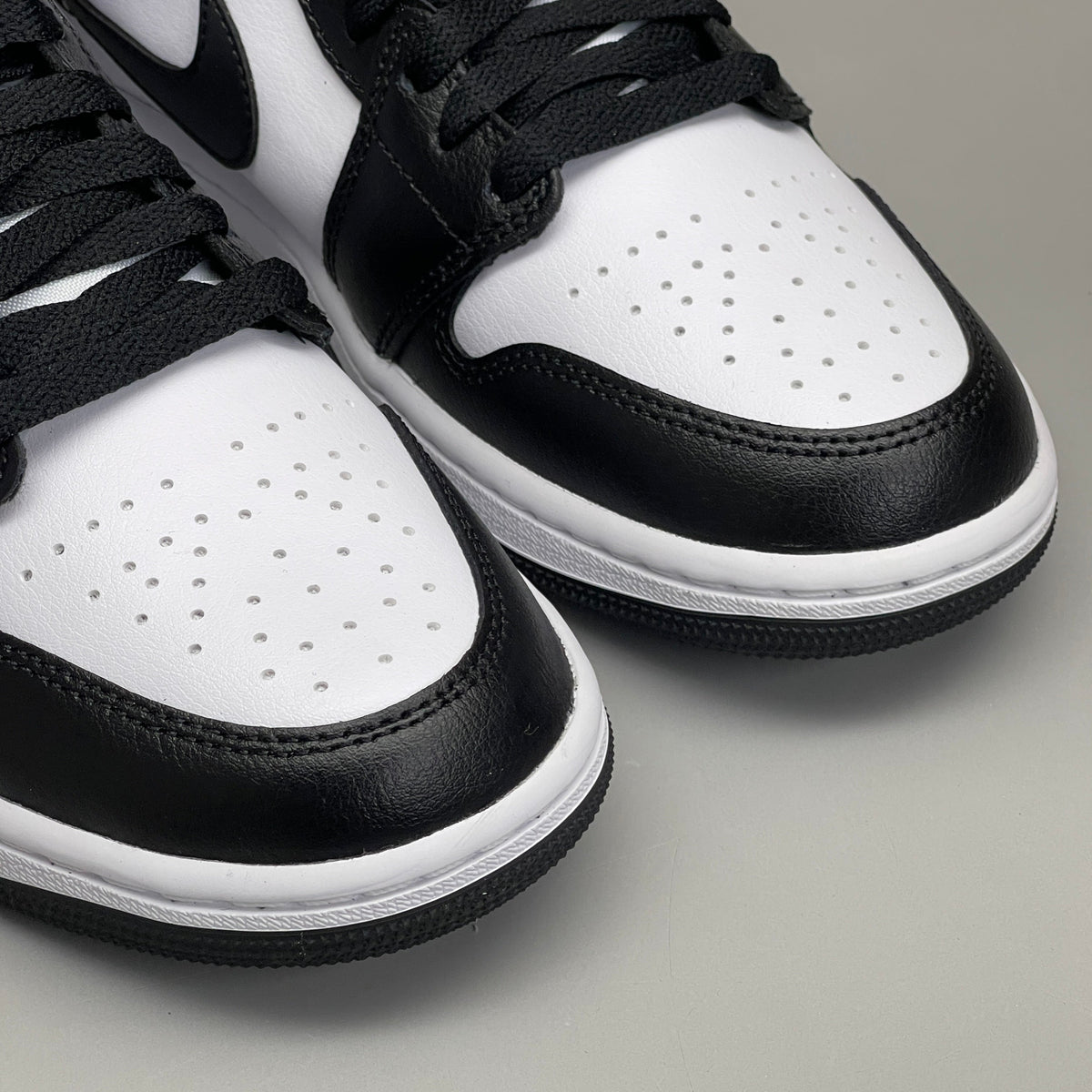 NIKE AIR JORDAN 1 Mid Panda Shoe Women's Sz 7 Black / White DV0991-101 (New)