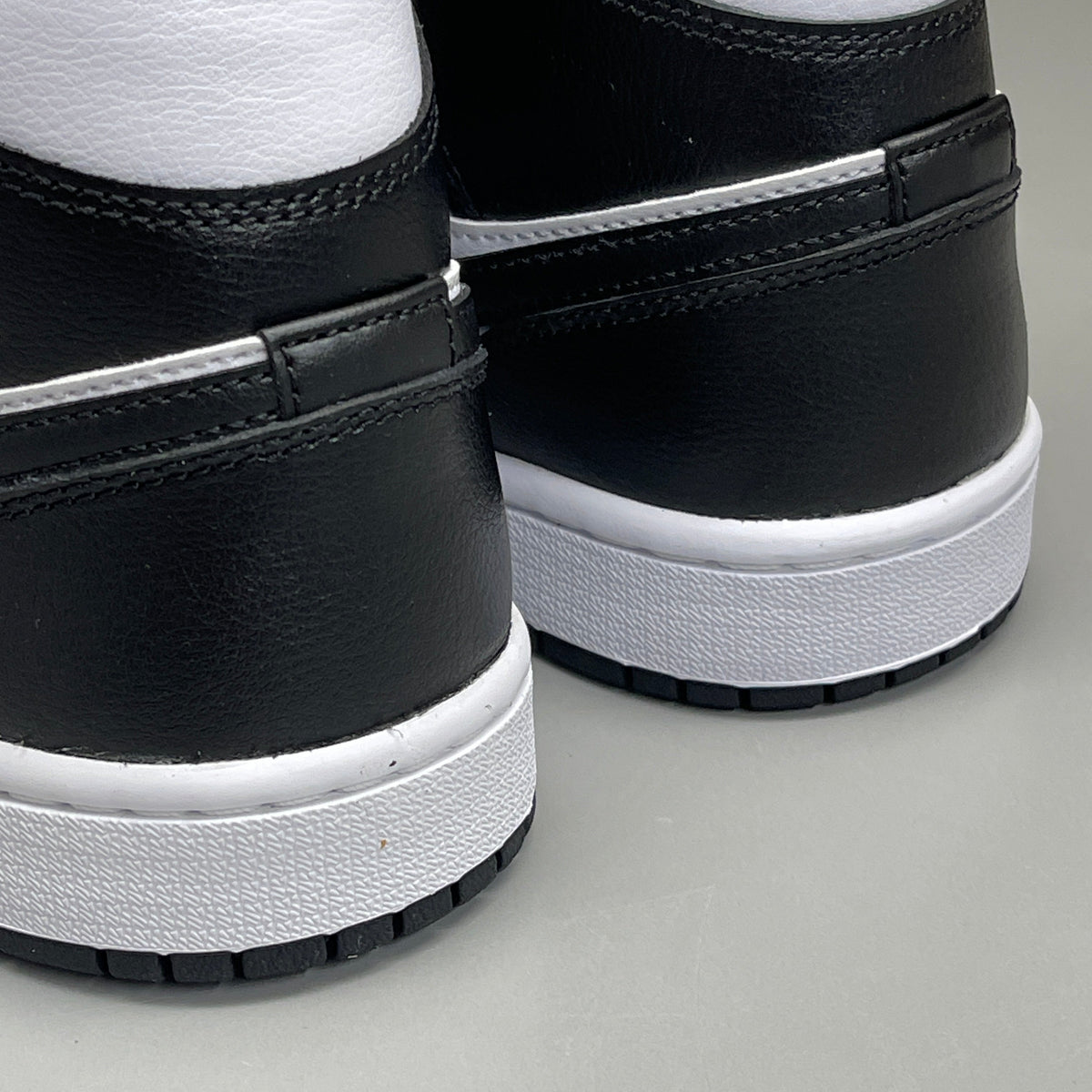 NIKE AIR JORDAN 1 Mid Panda Shoe Women's Sz 7 Black / White DV0991-101 (New)